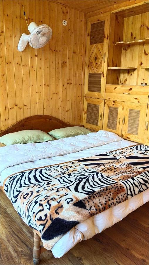 Kasol Wooden Cottage Exteriör bild
